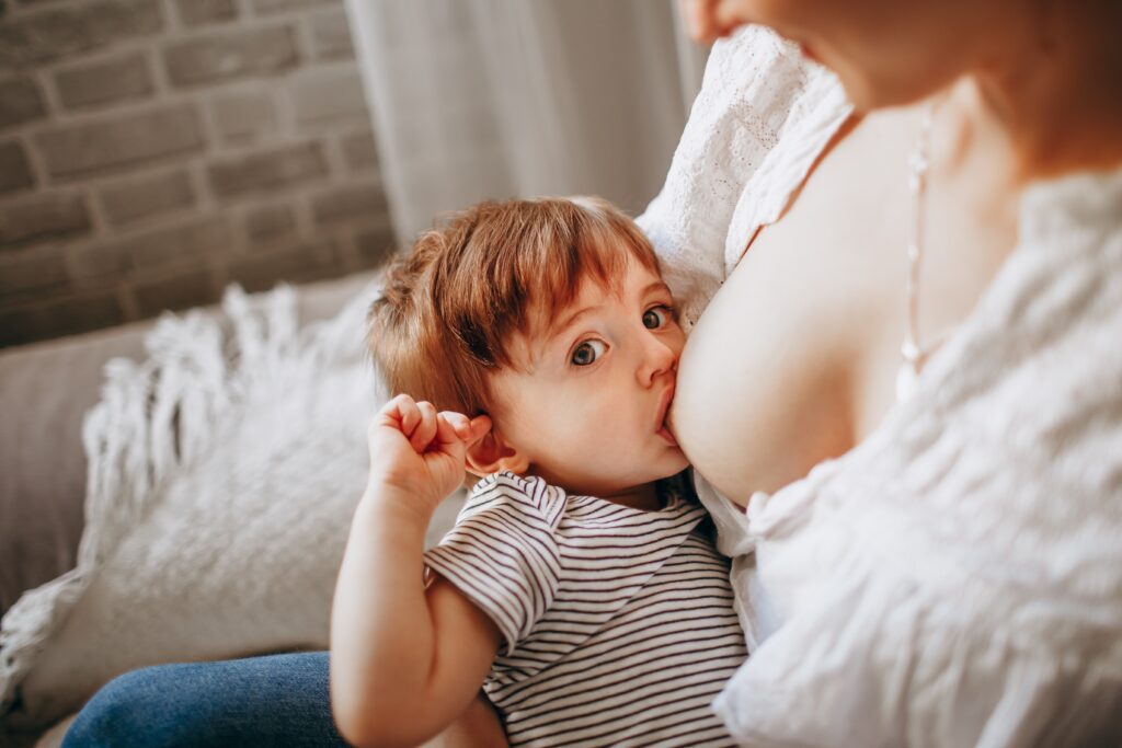 Advice for Nursing Moms on When to Start Pumping Breast Milk