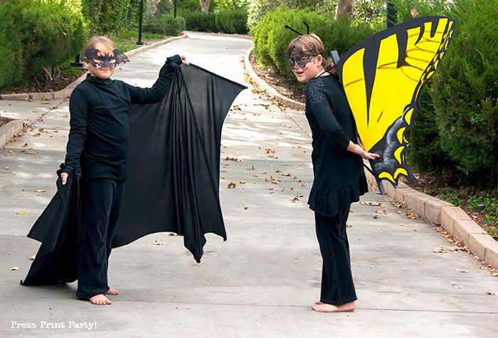 50+ DIY Halloween Costumes Halloween is upon us and that means trying to figure out Halloween Costumes! We have rounded up more than 50 DIY Halloween Costumes that are simple to throw together and absolutely adorable!