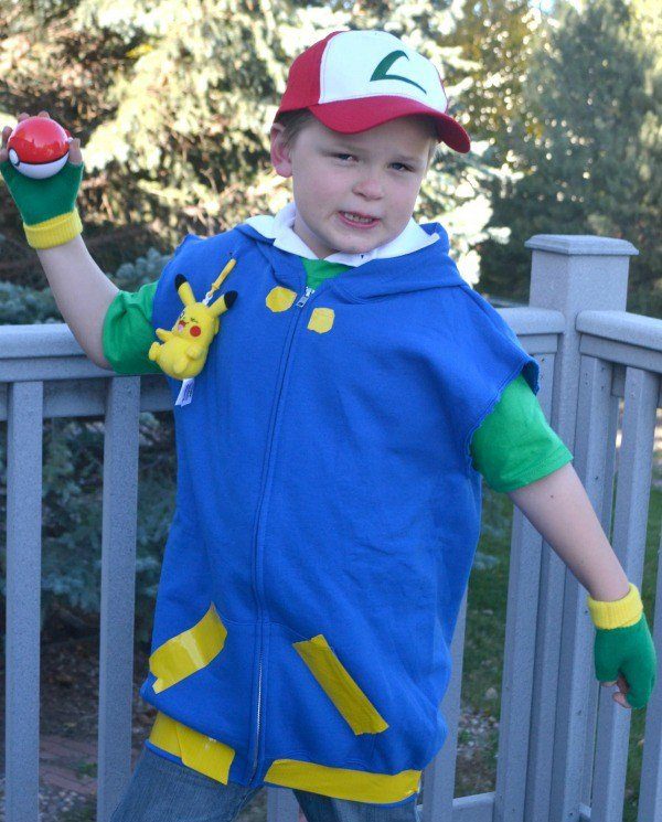 Halloween is upon us and that means trying to figure out Halloween Costumes! We have rounded up more than 50 DIY Halloween Costumes that are simple to throw together and absolutely adorable!
