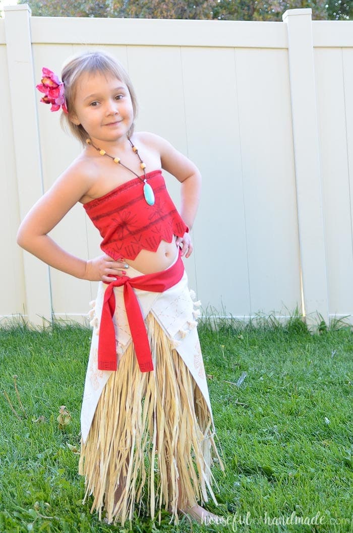 50+ DIY Halloween Costumes Halloween is upon us and that means trying to figure out Halloween Costumes! We have rounded up more than 50 DIY Halloween Costumes that are simple to throw together and absolutely adorable!