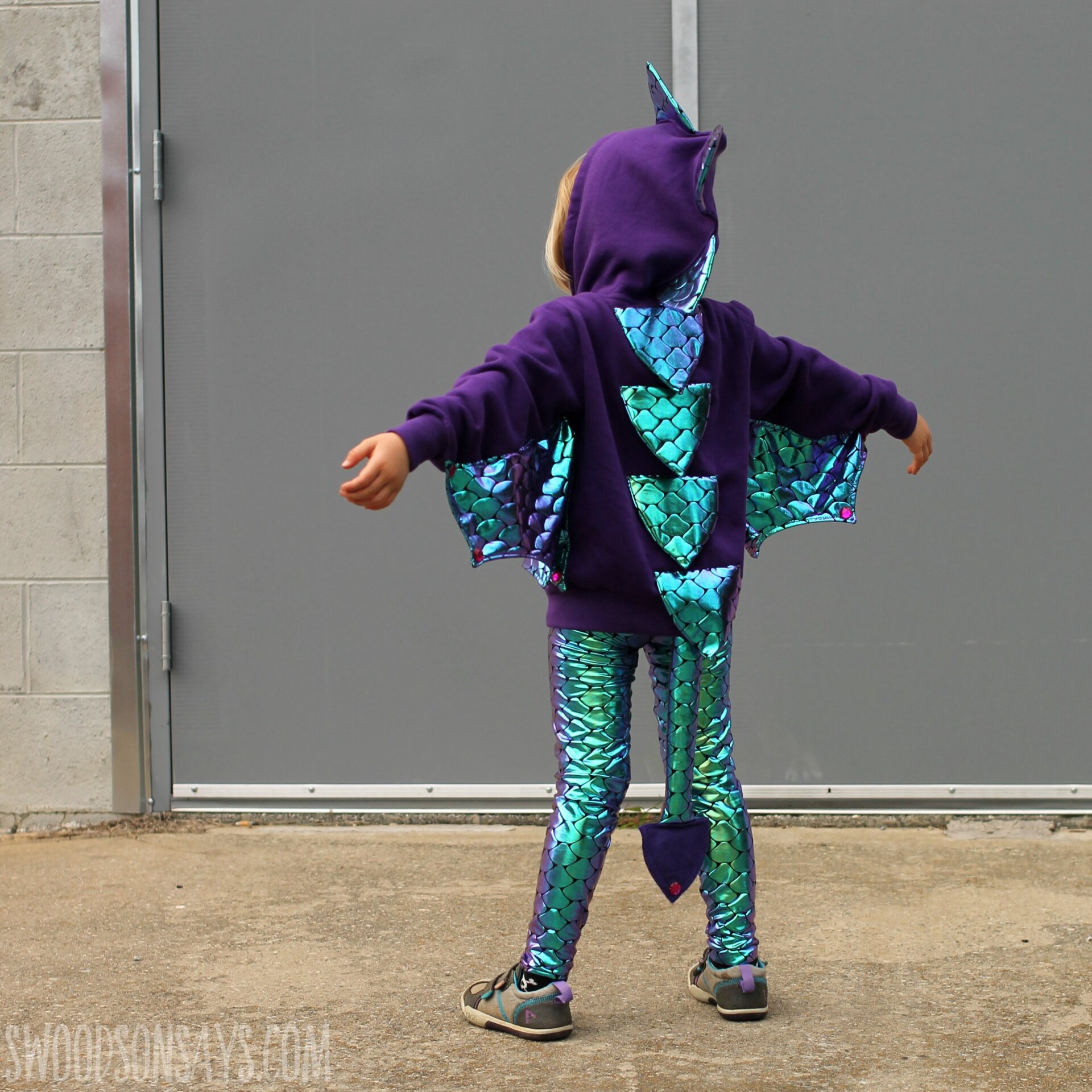 50+ DIY Halloween Costumes Halloween is upon us and that means trying to figure out Halloween Costumes! We have rounded up more than 50 DIY Halloween Costumes that are simple to throw together and absolutely adorable!