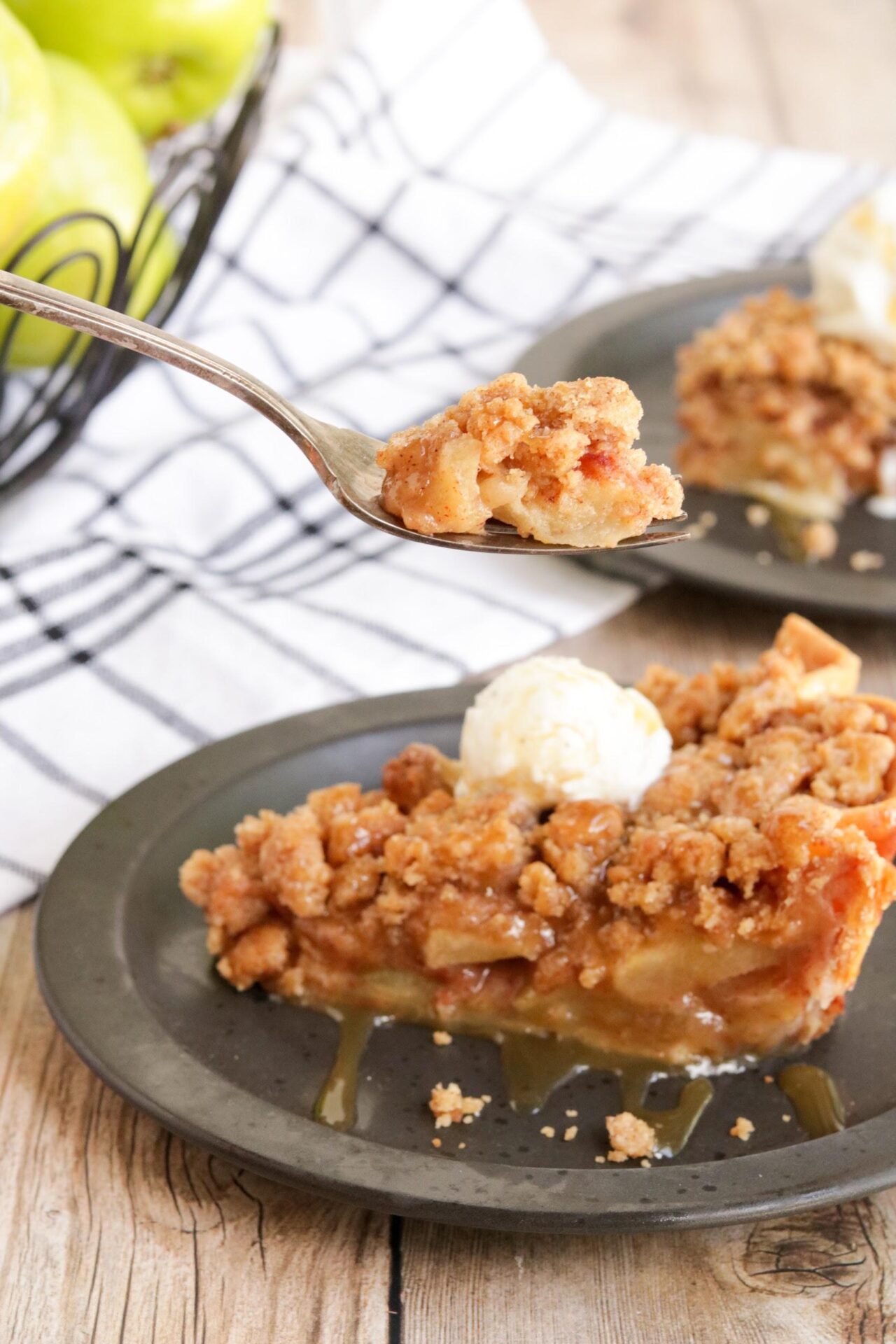 a bite of Apple crumble pie on a fork