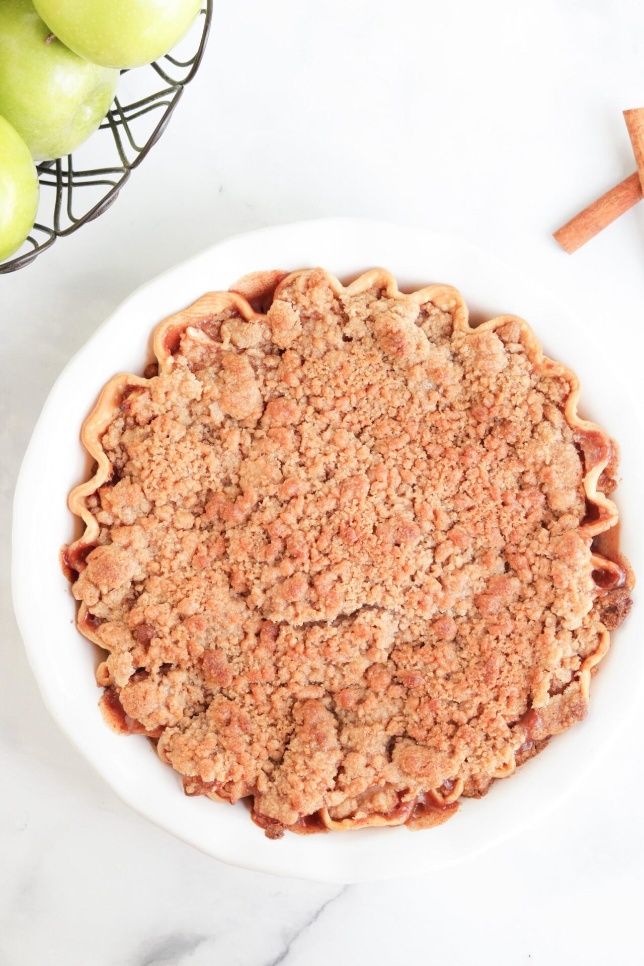Apple crumble pie is quickly becoming one of my favorite apple pie recipes. It is so simple and easy to make and is a crowd favorite! 