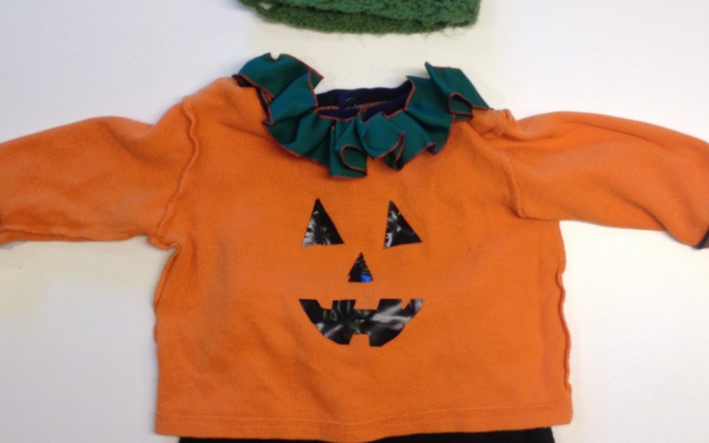 50+ DIY Halloween Costumes Halloween is upon us and that means trying to figure out Halloween Costumes! We have rounded up more than 50 DIY Halloween Costumes that are simple to throw together and absolutely adorable!