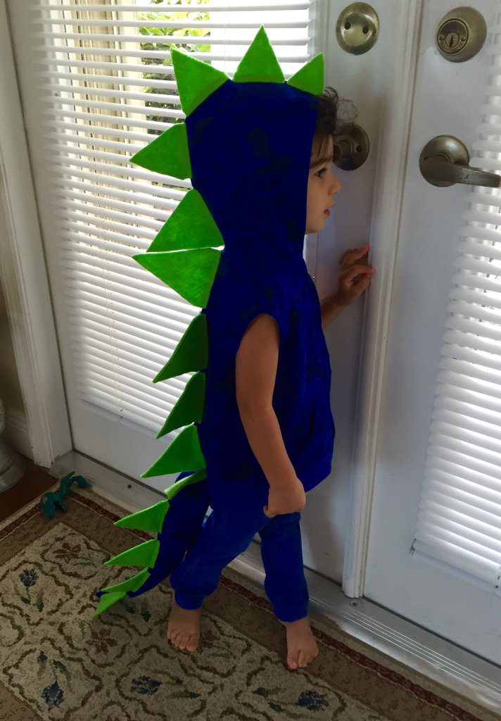 50+ DIY Halloween Costumes Halloween is upon us and that means trying to figure out Halloween Costumes! We have rounded up more than 50 DIY Halloween Costumes that are simple to throw together and absolutely adorable!