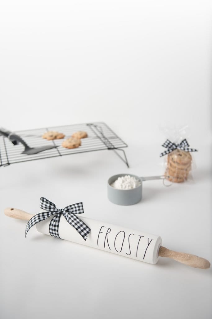 This DIY Rae Dunn Inspired rolling pin is the perfect gift to give this holiday season. It’s a simple cricut project perfect for the novice to advanced.
