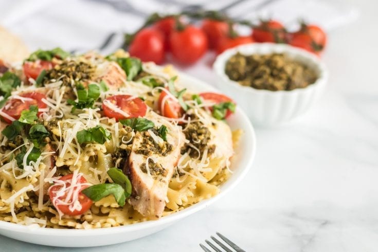 If you’re searching for the best grilled chicken pesto pasta recipe that’s healthy and full of flavor, look no further! This is sure to be a hit with the entire family.