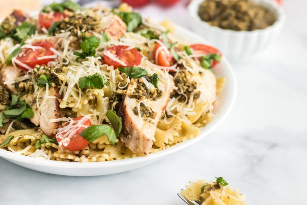 If you’re searching for the best grilled chicken pesto pasta recipe that’s healthy and full of flavor, look no further! This is sure to be a hit with the entire family.