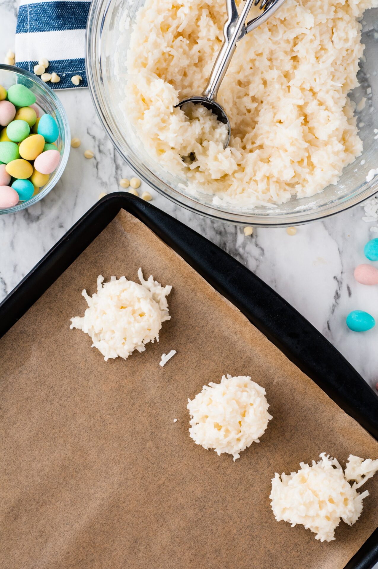 Make your Easter extra special with these Coconut Macaroon Easter Nests. These adorable macaroon nests are both adorable and delicious!