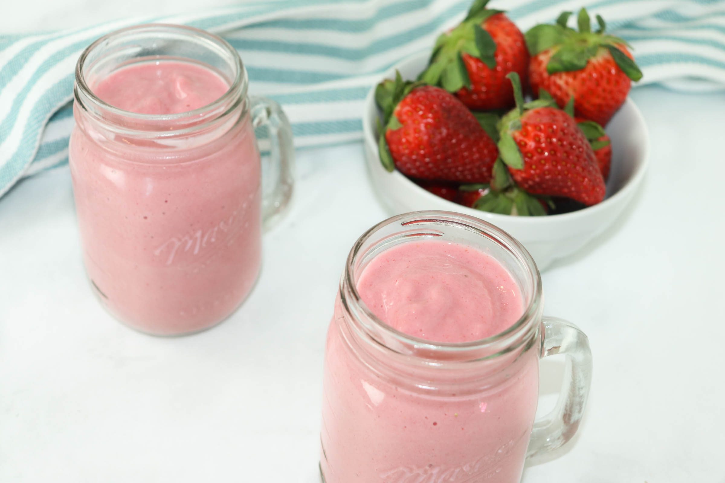 I love starting my mornings with a fresh smoothie and this healthy strawberry smoothie is one of the best! You’ll definitely want to add this recipe to your collection.