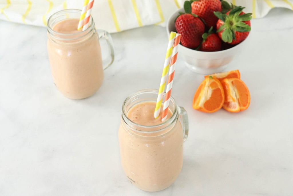 You’ll feel like you’re sipping a drink on the beach with this tropical fruit smoothie! Even better, it will be ready in just a few minutes with almost no preparation.