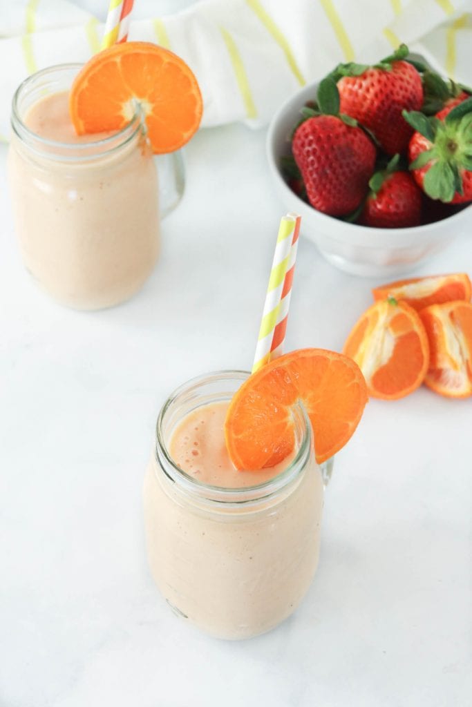 You’ll feel like you’re sipping a drink on the beach with this tropical fruit smoothie! Even better, it will be ready in just a few minutes with almost no preparation.
