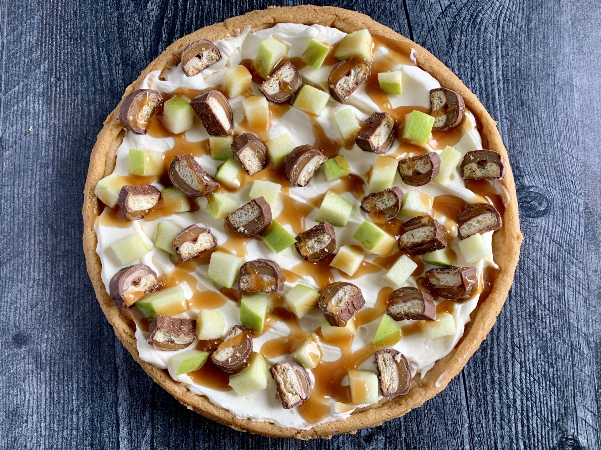 Apple Dessert Pizza Easy recipes, printables, and fun games for kids