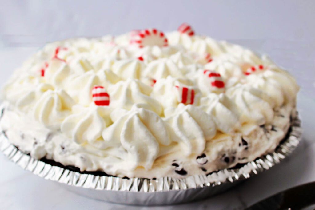 process shot of chocolate peppermint pie