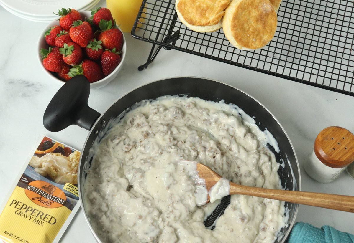 Simple Biscuits and Gravy with Sausage [Only 4 ingredients]