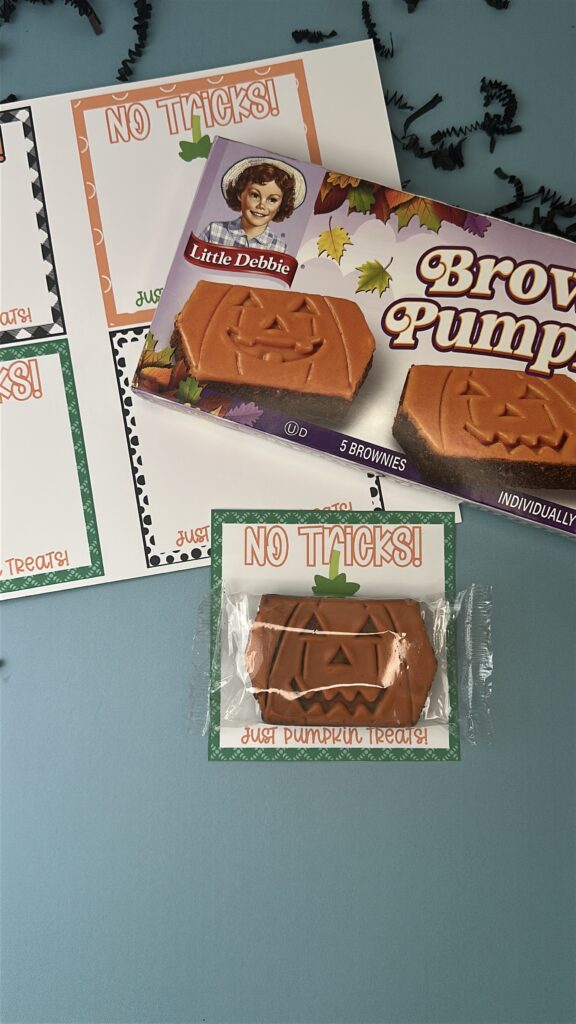 Close-up of pumpkin brownie on printable Halloween tag with green border